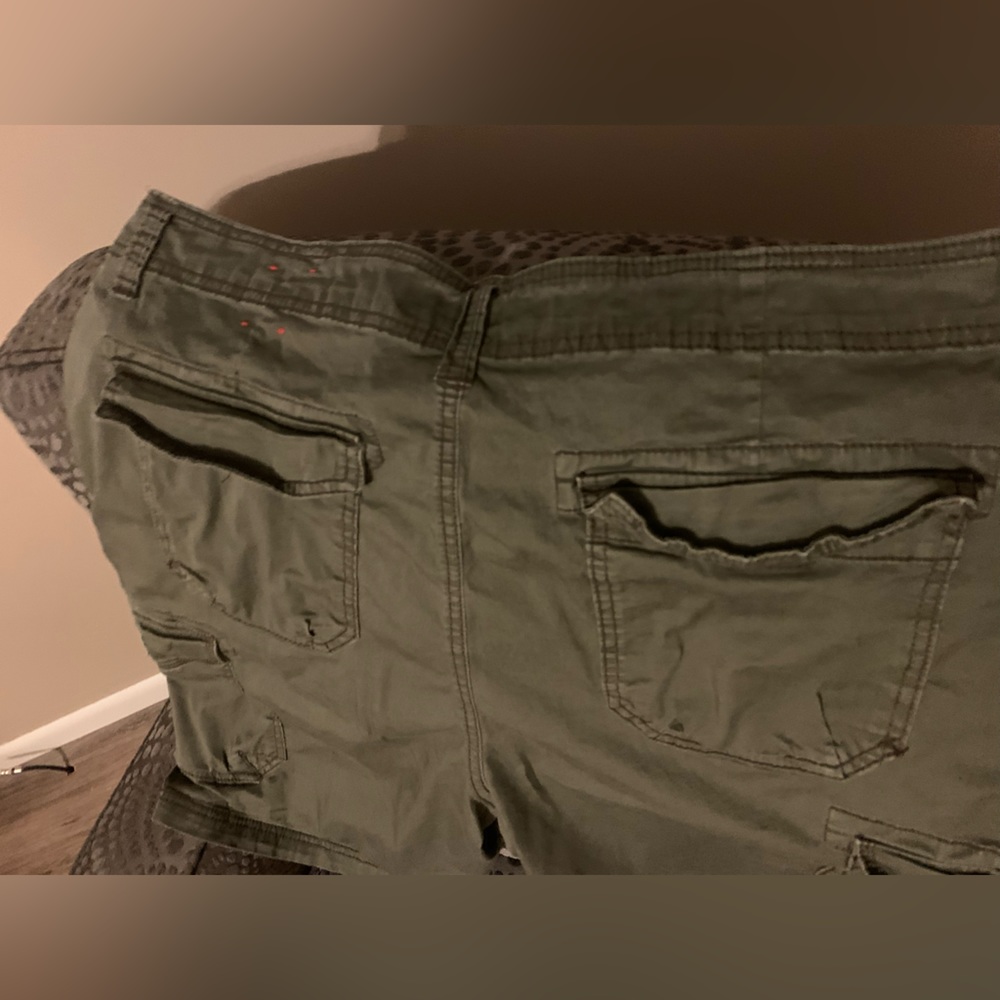 Union Bay Mens Cargo Shorts, Size 40 W, Great Condition - Picture 5 of 12